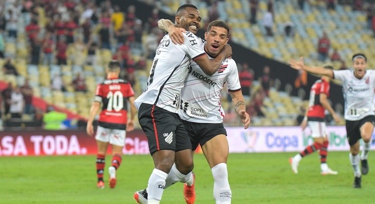 Renato Gaúcho celebra apoio da torcida do Flamengo a Isla - Esportes - R7  Futebol