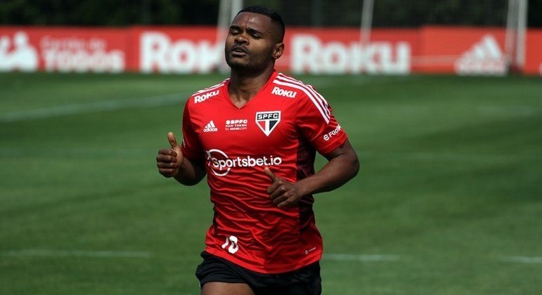 Nikão durante treino do São Paulo
