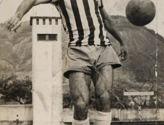 Nilton Santos - Apelidado de a “Enciclopédia do Futebol”, foi eleito pela Fifa o melhor lateral-esquerdo de todos os tempos, em 2000. Ídolo do Botafogo, o bicampeão mundial pela Seleção em 1958 e 1962 nasceu em 16 de maio de 1925 e morreu em 27 de novembro de 2013, aos 88 anos - Foto: Arquivo Nacional/Wikimedia Commons