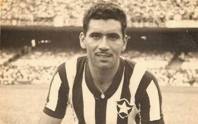 Nilton Santos (Botafogo) – 723 jogos