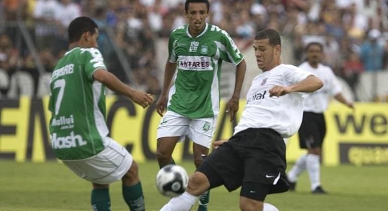 Nílton - volante - 34 anos - Revelado na base corintiana, atuou no clube em 2005, e depois em 2007 e 2008. Hoje defende o Real Tomayapo, da Bolívia.