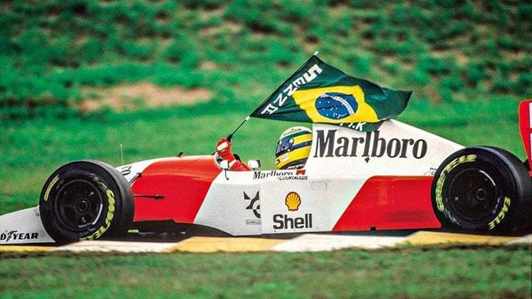 Ninguém esperava que aquela fosse a última vitória de Senna no Brasil. Debaixo de muita chuva, mais uma vez o piloto foi preciso nas paradas e assumiu a liderança, na volta 41. Eufórica, a torcida brasileira invadiu a pista para comemorar junto de Senna, em uma das cenas mais marcantes da história do automobilismo