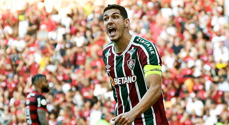 Nino, zagueiro e capitão do Fluminense