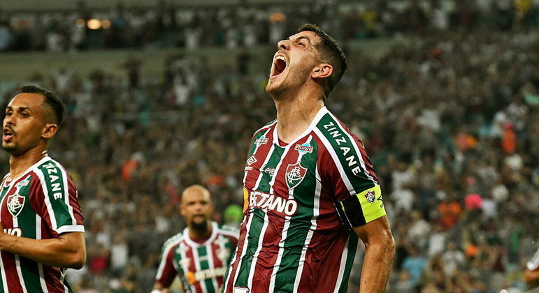 Nino, zagueiro e capitão do Fluminense, comemora gol pela Libertadores
