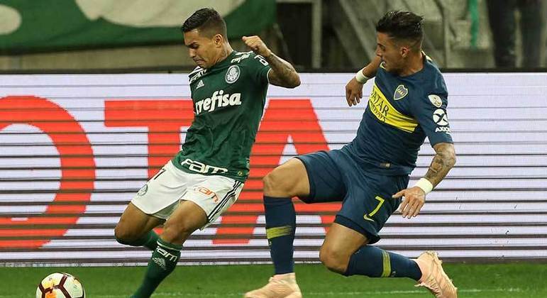 No Allianz Parque, o Palmeiras começou bem e viu o VAR anular um gol de Bruno Henrique. O Boca, com Ábila, abriu o placar, e na segunda etapa, começou a reação do Verdão, com Luan e Gustavo Gómez virando o jogo. Mas Benedetto saiu do banco, empatou e sacramentou a eliminação do Palmieras.