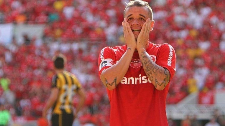 No ano de 2014, Andrés D'Alessandro realizou um feito que imortalizou ele ainda mais na história do clube. O atleta marcou o primeiro gol da reinauguração do Estádio Beira-Rio.