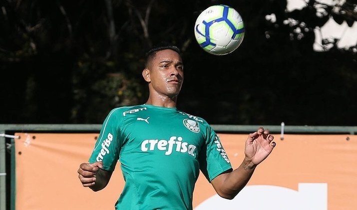 No Brasil, Antônio Carlos passou por equipes como Flamengo, Corinthians e Palmeiras. O zagueiro chegou ao Orlando City em 2020 e disputou 30 jogos na MLS em 2021, marcando dois gols. 
