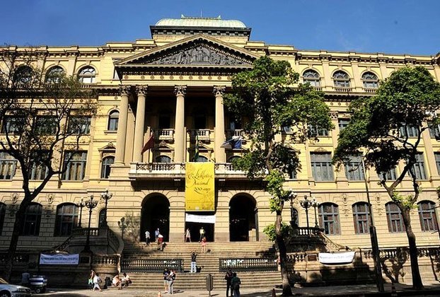 No Brasil, destaca-se a Biblioteca Nacional, no Rio de Janeiro, a maior da América Latina.  Fundada em 1810. 