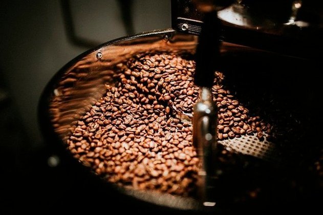 No Brasil, é quase uma unanimidade, ingerido em 97% dos lares, segundo a Associação Brasileira da Indústria do Café. Veja, então, como preparar um café delicioso. 