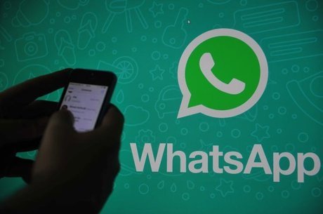 Parte das fake news são compartilhadas pelo WhatsApp