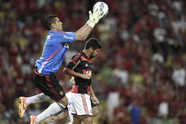 No Brasileirão de 2015, Diego Souza substituiu o goleiro Magrão, lesionado, na partida entre Flamengo e Sport no Maracanã. A partida terminou empatada, mas o meia conseguiu evitar o que seria o gol da vitória flamenguista nos minutos finais.