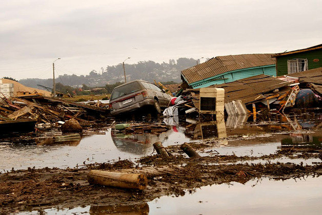 No Chile, em 27/2/2010, um terremoto de magnitude 8,8 resultou num tsunami com ondas de mais de 3 metros que destruíram o centro-sul do Chile, principalmente a região do Maule. 555 pessoas morreram. 