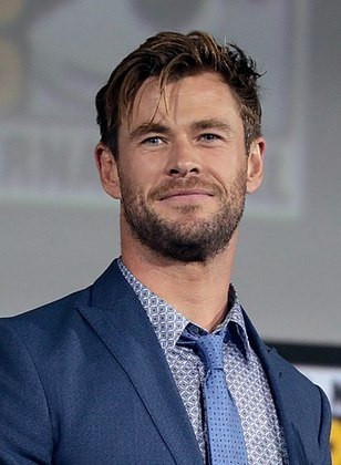 No cinema, Thor é interpretado pelo australiano Chris Hemsworth, 38 anos. Considerado um dos homens mais bonitos do planeta, Chris tem 1,90 m e um tipo físico adequado para encarnar o Deus nórdico sem grande esforço.  Ele começou a carreira em 2002. Além de Thor, também ganhou destaque no filme 