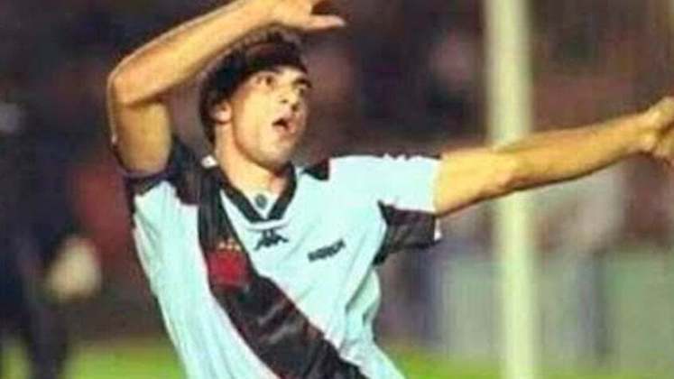 No Clássico dos Milhões do quadrangular que dava uma vaga na final do Campeonato Brasileiro de 1997, o Vasco goleou o Flamengo por 4 a 1, com três gols de Edmundo. O atacante eternizou a partida ao comemorar com uma 