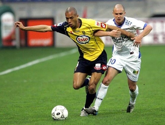 No Coxa, Miranda fez 88 partidas e marcou seis gols, até ser negociado em 27 de julho de 2005 com o Sochaux, da França, onde ficou por um ano, sem conquistar títulos. 