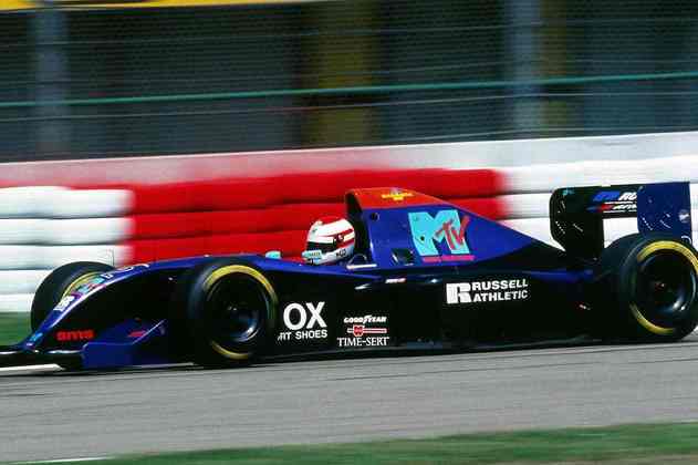 No dia seguinte, na classificação de sábado, Roland Ratzenberger perdeu a asa dianteira, bateu no muro da curva Villeneuve e morreu horas depois