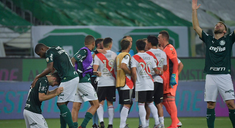 No duelo de volta, o roteiro se inverteu. A equipe de Abel Ferreira estava desorganizada e abalada em campo. O River Plate aproveitou e abriu 2 a 0. Os argentinos flertaram e quase fizeram o terceiro, mas o Verdão se segurou e avançou. Na final, venceu o Santos com gol de Breno Lopes nos minutos finais da partida, conquistando a Libertadores pela segunda vez.