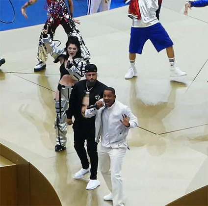 No encerramento, o ator Will Smith (que também canta um pouco), cantou ao lado de Nick Jam e Era Istrefi. Ronaldinho Gaúcho também apareceu na hora.