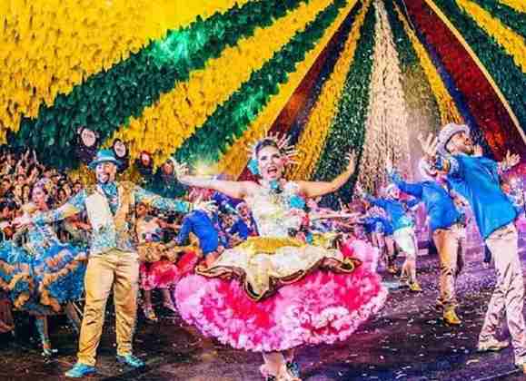No entanto, algumas festas juninas se destacam das demais, seja pela tradição, pela grandiosidade ou pela quantidade de pessoas que estão envolvidas no evento. Uma delas é a de Campina Grande, na Paraíba.