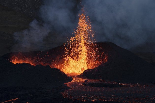 No entanto, apesar de usufruir dos minerais expelidos pelos vulcões, a população também sofre as consequências das erupções. 