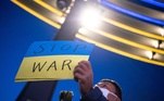 No Japão, homem protesta contra guerra na Ucrânia