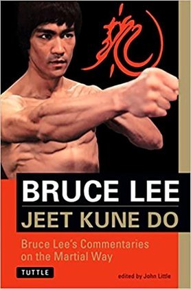 No Jeet Kune Do, Bruce aperfeiçoou técnicas tradicionais mesclando com outros estilos, como Kung Fu, Jiu Jitsu, Muay Thai, Krav Magá e Full Contact, e usando inclusive elementos do boxe e da esgrima. 