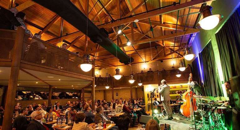 No Mês da Mulher, 1900 Pizzeria promove concerto de samba 