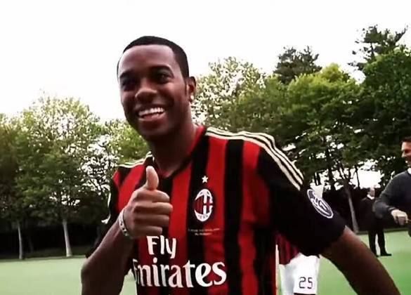 No Milan, ele ficou até agosto de 2014, como já destacado nesta galeria. Robson de Souza conquistou três títulos. O principal deles foi o Campeonato Italiano de 2010/2011, ao lado de nomes como Ronaldinho Gaúcho, Alexandre Pato, Thiago Silva e Ibrahimovic. 