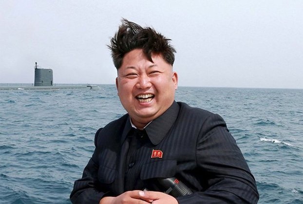 No país, há um culto à personalidade. Por isso, é proibido colocar o nome do filho igual ao do líder da Nação. Hoje, o Líder Supremo é Kim Jong-un. Quem tinha esse nome foi obrigado a mudar. 