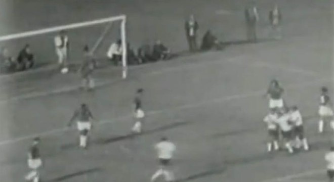 No primeiro Brasileirão da história, em 1971, pela 2ª fase do torneio, o Cruzeiro venceu em casa por 1 a 0, mas o TImão ganhou no Pacaembu por 2 a 0. As duas equipes, porém, f