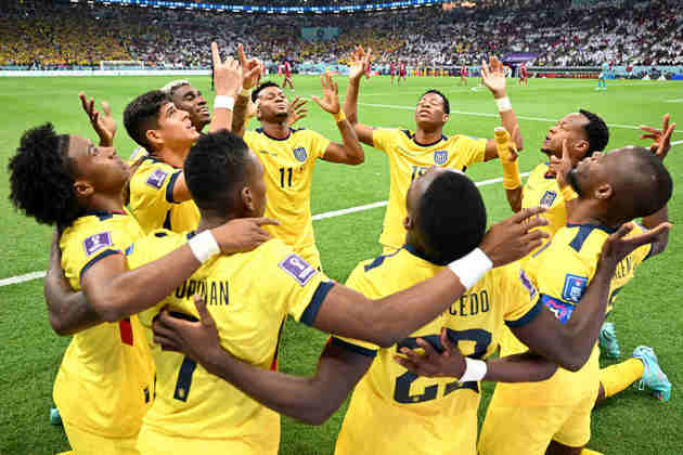 No primeiro jogo da Copa, o Equador venceu os anfitriões por 2 a 0