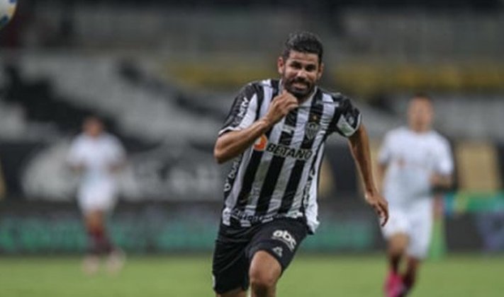 NO RADAR - Com Cavani fora dos planos (por enquanto), o Corinthians aguarda a oficialização da rescisão de Diego Costa com o Atlético-MG para formalizar uma proposta para o atacante, que está de férias na Europa.