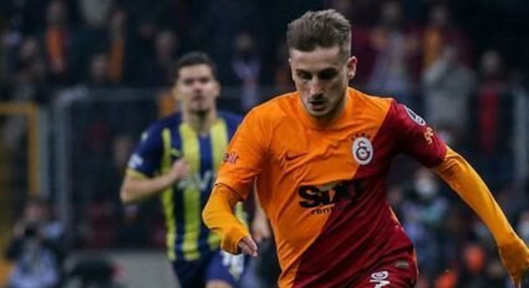 NO RADAR - O Atlético de Madrid vai negociar com o Galatasaray-TUR a contratação do atacante Kerem Akturkoglu em janeiro. A equipe espanhola prepara uma oferta de 14 milhões de euros para esta operação, mas o treinador do clube turco, Fatih Terim, não quer que nenhum jogador saia em Janeiro. A informação foi publicada inicialmente pela imprensa turca e reproduzida no jornal espanhol ‘As’