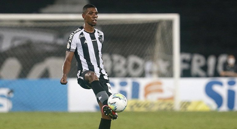 NO RADAR - O Corinthians já tem o primeiro alvo para a defesa visando a disputa da Libertadores em 2022: Kanu, do Botafogo. O Timão estuda o nome do zagueiro de 24 anos para a próxima temporada, mas as negociações não prometem ser fáceis, isso porque o Glorioso promete colocar uma postura irredutível nas conversas.