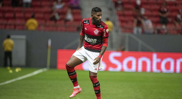 NO RADAR -  O Flamengo já recebeu propostas do Charlotte FC, dos Estados Unidos, e contatos de São Paulo e Internacional, clubes que desejam contar com o lateral Rodinei para a próxima temporada.
