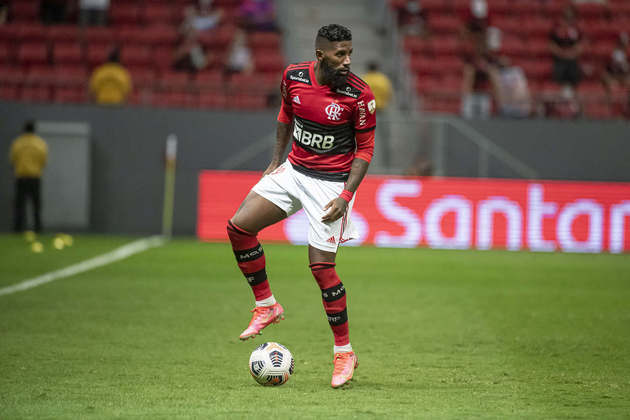 NO RADAR -  O Flamengo já recebeu propostas do Charlotte FC, dos Estados Unidos, e contatos de São Paulo e Internacional, clubes que desejam contar com o lateral Rodinei para a próxima temporada.