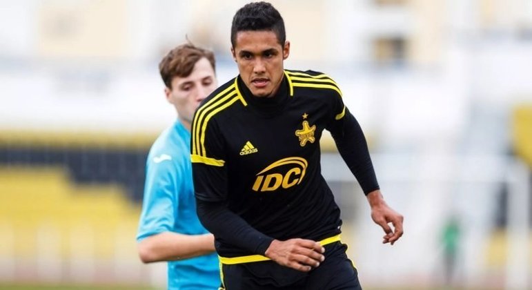 NO RADAR - O lateral-esquerdo Cristiano, do Sheriff Tiraspol, é mais um alvo do Fluminense para o ano de 2022. Destaque da fase de grupos da Champions League, o brasileiro confirmou o interesse do Tricolor