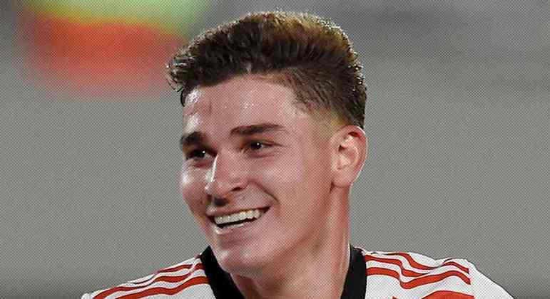 NO RADAR - Segundo o jornal ‘AS’, o Barcelona vai com tudo atrás da contratação do atacante Julián Álvarez, do River Plate. De acordo com a publicação, Xavi gostou das características do jogador e entende que poderia ser um potencial a curto e longo prazo. A ideia seria contrata-lo já para janeiro, o que poderia tirar a concorrência de Atlético de Madrid, Inter, Milan, Juventus, Fiorentina, Bayer Leverkusen e Real Madrid, que devem acenar com oferta somente ao final da temporada.