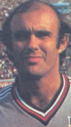 No São Paulo, foi campeão brasileiro de 1977 e tricampeão paulista em 1975, 1980 e 1981.