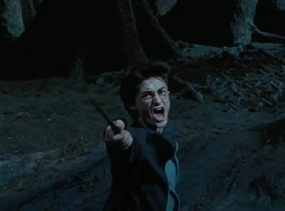No terceiro filme da sequência temos a primeira aparição dos dementadores, criaturas espectrais e encapuzadas que são guardas da prisão de Azkaban. Ele foram feitos para simbolizar a depressão de J. K. Rowling, principalmente após a morte de sua mãe.