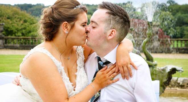 Após receber diagnóstico terminal, britânico pediu namorada em casamento