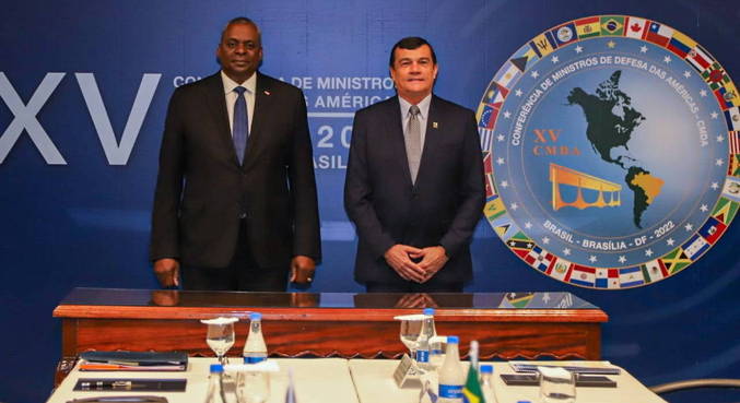O secretário de Defesa dos EUA se encontrou com o ministro da Defesa do Brasil