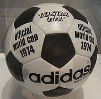 Nome da bola: Telstar Durlast. Edição: Copa de 1974