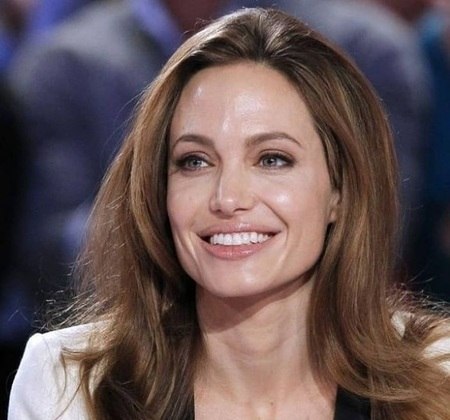 Nome da celebridade e filme preferido: Angelina Jolie (Dumbo)