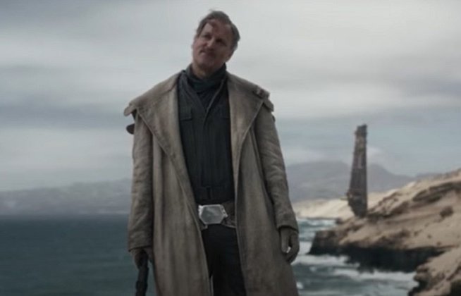 Nome do personagem: Beckett - Filme: Solo: Uma História Star Wars (2018) - Ladrão e contrabandista, foi um mentor para Han Solo. Não confiava em ninguém e não pensaria duas vezes em trair um companheiro se isso o beneficiasse.