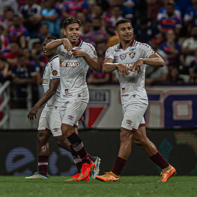 Nonato comemora seu gol contra o Fortaleza