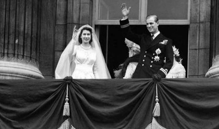 Nos Jogos de Melbourne-1956, a Rainha também poderia ter participado da abertura. Porém, Elizabeth II abdicou para que príncipe Philip, seu marido, fosse em seu lugar. Fontes da época, inclusive, atestaram uma crise no relacionamento.