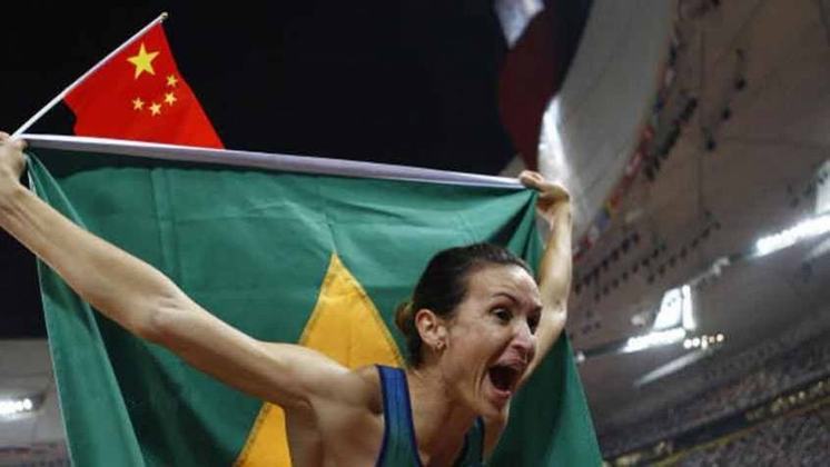 Nos Jogos de Pequim, na China, em 2008, Maurren Maggi entrou para a história ao tornar-se a primeira brasileira a conquistar a medalha de ouro em uma prova de atletismo. O feito foi obtido no salto em distância e até hoje nenhuma outra atleta do país conseguiu chegar ao topo de uma das provas da mais nobres das modalidades olímpicas