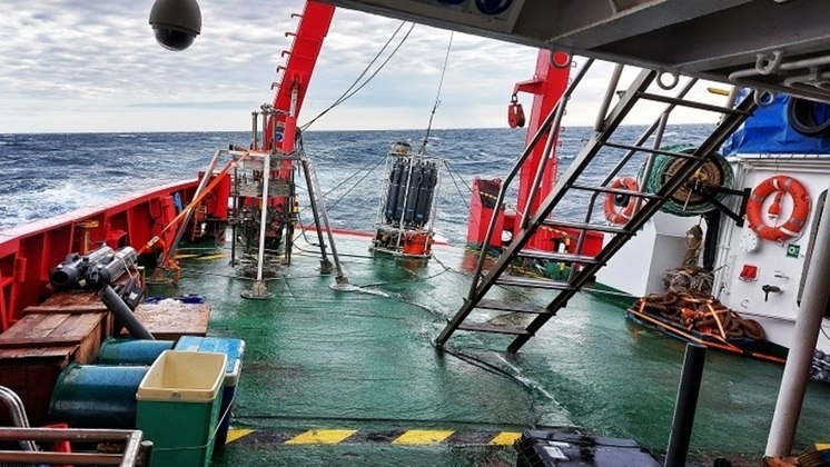 “Nosso objetivo foi estudar os impactos de longo alcance dos densos transbordamentos de água no Atlântico Norte”, afirma o documento com relatos da expedição.