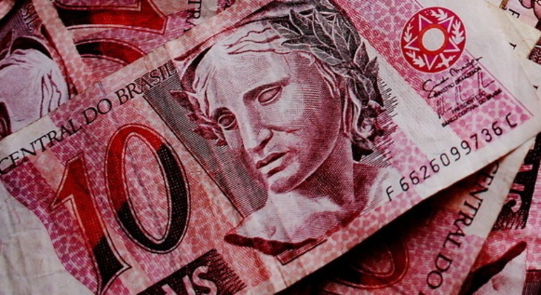 R$ 10

Com 607.261.659 (R$ 6.072.616.590) unidades no bolso dos brasileiros,
as notas são mais movimentadas apenas do que as de R$ 1 e R$ 200